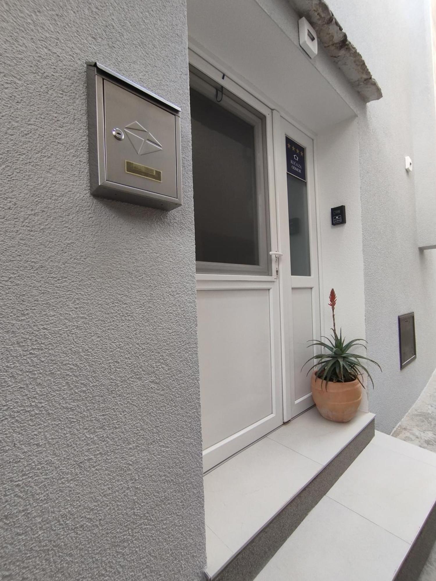 Kuca Za Odmor Eni **** Villa Šibenik Buitenkant foto